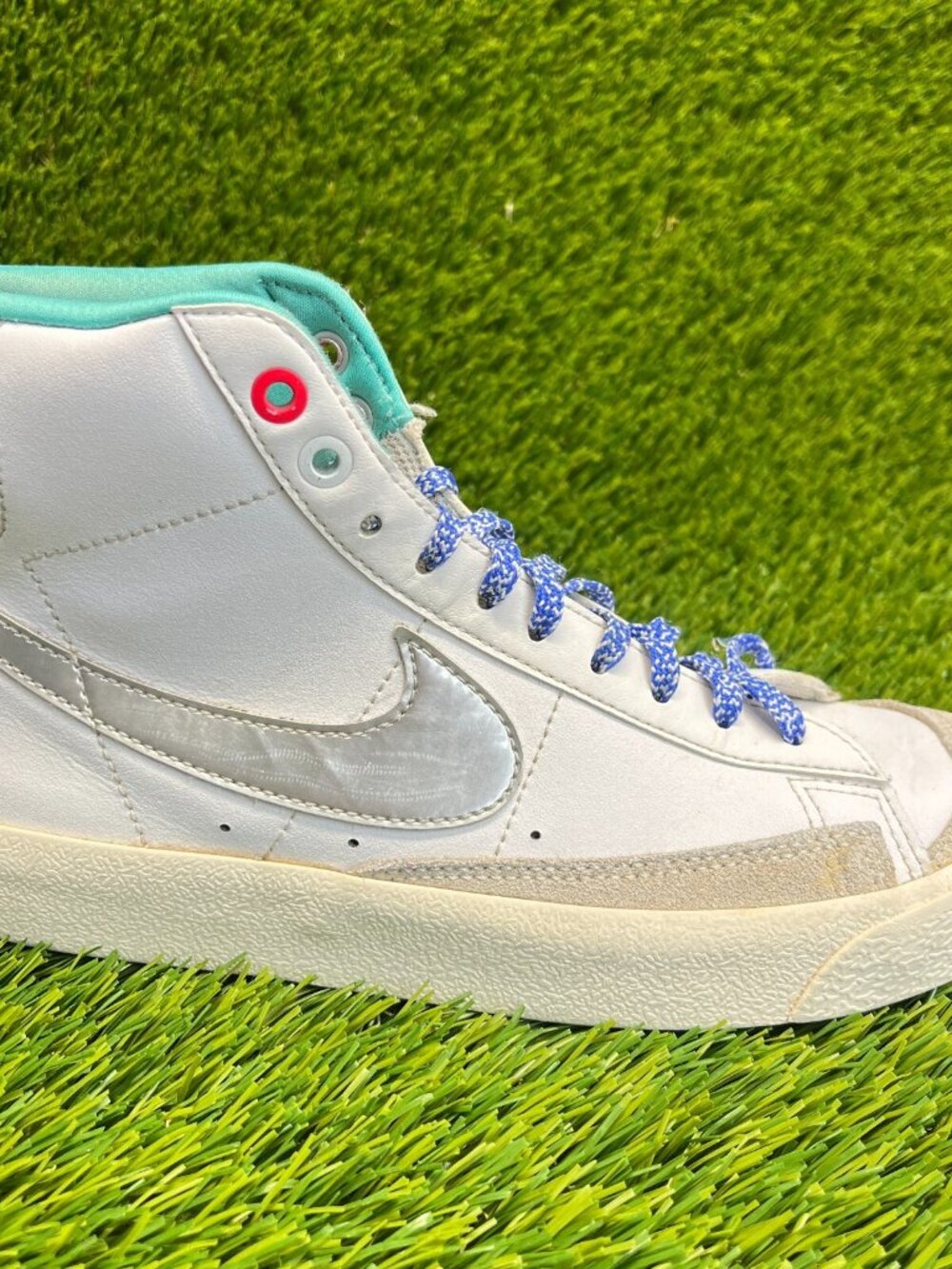 Nike Blazer Mid‎ '77 GS Boys Size 5Y White Silver Walking Leather Shoes Sneakers